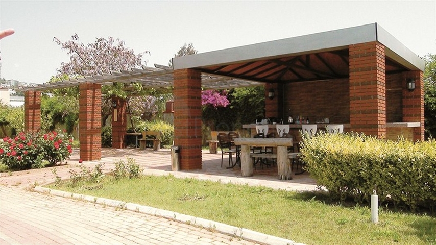 على البحر مباشرة - شقق عائلية 2 غرفة وصالة -في مدينة الانيا / منطقة ديمرتاش 