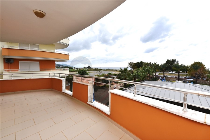 على البحر مباشرة - شقق عائلية 2 غرفة وصالة -في مدينة الانيا / منطقة ديمرتاش 