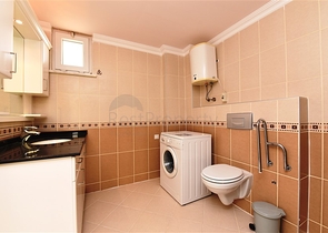 على البحر مباشرة - شقق عائلية 2 غرفة وصالة -في مدينة الانيا / منطقة ديمرتاش 