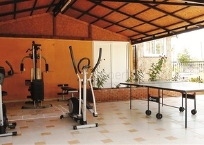 على البحر مباشرة - شقق عائلية 2 غرفة وصالة -في مدينة الانيا / منطقة ديمرتاش 