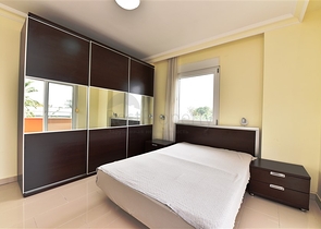 على البحر مباشرة - شقق عائلية 2 غرفة وصالة -في مدينة الانيا / منطقة ديمرتاش 