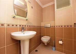 على البحر مباشرة - شقق عائلية 2 غرفة وصالة -في مدينة الانيا / منطقة ديمرتاش 