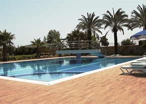 على البحر مباشرة - شقق عائلية 2 غرفة وصالة -في مدينة الانيا / منطقة ديمرتاش 