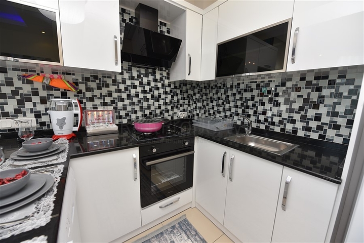 تصميم انيق - شقة مؤثثة - غرفة وصالة - قريبة من البحر - في مهموتلار  / الانيا 