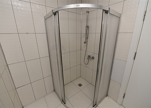 تصميم انيق - شقة مؤثثة - غرفة وصالة - قريبة من البحر - في مهموتلار  / الانيا 