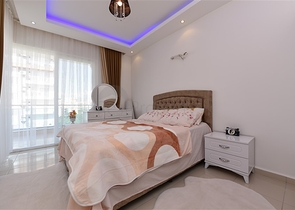 تصميم انيق - شقة مؤثثة - غرفة وصالة - قريبة من البحر - في مهموتلار  / الانيا 