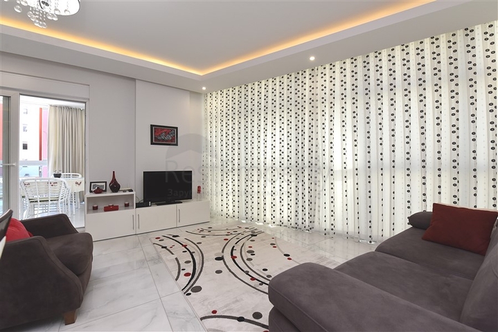 ضمن مجمع فاخر - شقة غرفة وصالة مؤثثة - قريبة من البحر - في مهموتلار / الانيا 