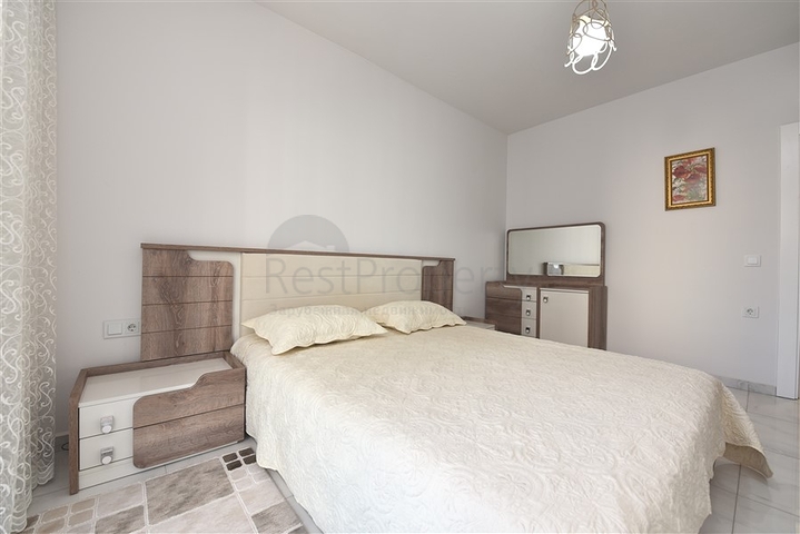 ضمن مجمع فاخر - شقة غرفة وصالة مؤثثة - قريبة من البحر - في مهموتلار / الانيا 