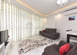 ضمن مجمع فاخر - شقة غرفة وصالة مؤثثة - قريبة من البحر - في مهموتلار / الانيا 