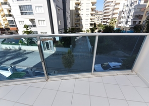 ضمن مجمع فاخر - شقة غرفة وصالة مؤثثة - قريبة من البحر - في مهموتلار / الانيا 