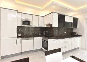 ضمن مجمع فاخر - شقة غرفة وصالة مؤثثة - قريبة من البحر - في مهموتلار / الانيا 