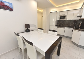 ضمن مجمع فاخر - شقة غرفة وصالة مؤثثة - قريبة من البحر - في مهموتلار / الانيا 