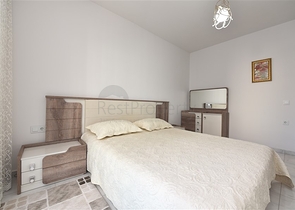 ضمن مجمع فاخر - شقة غرفة وصالة مؤثثة - قريبة من البحر - في مهموتلار / الانيا 