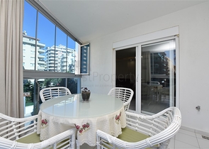 ضمن مجمع فاخر - شقة غرفة وصالة مؤثثة - قريبة من البحر - في مهموتلار / الانيا 