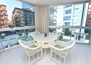 ضمن مجمع فاخر - شقة غرفة وصالة مؤثثة - قريبة من البحر - في مهموتلار / الانيا 