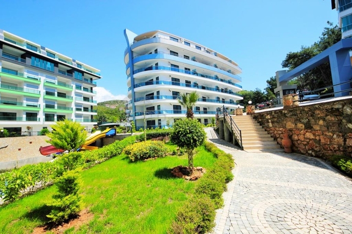 اطلالة بحر -شقة مؤثثة - غرفة وصالة -في مجمع 5 نجوم -كارجي جاك / الانيا 