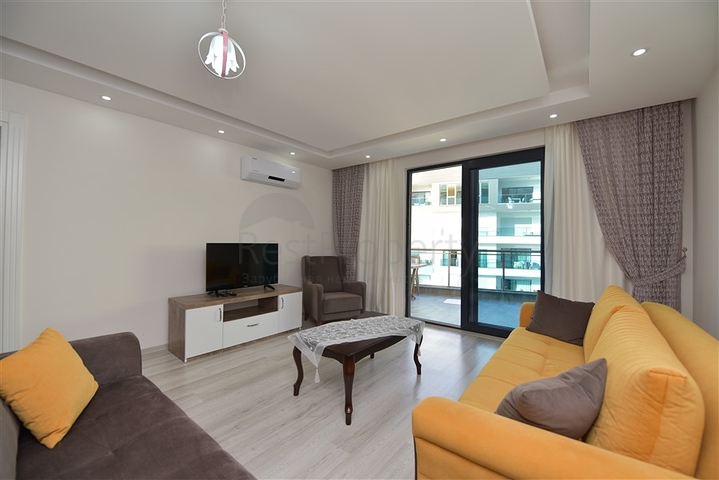 اطلالة بحر -شقة مؤثثة - غرفة وصالة -في مجمع 5 نجوم -كارجي جاك / الانيا 