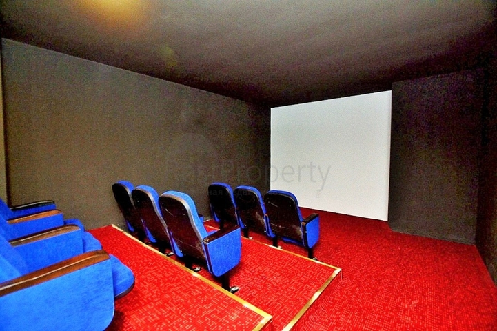 اطلالة بحر -شقة مؤثثة - غرفة وصالة -في مجمع 5 نجوم -كارجي جاك / الانيا 