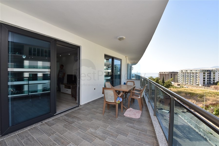 اطلالة بحر -شقة مؤثثة - غرفة وصالة -في مجمع 5 نجوم -كارجي جاك / الانيا 