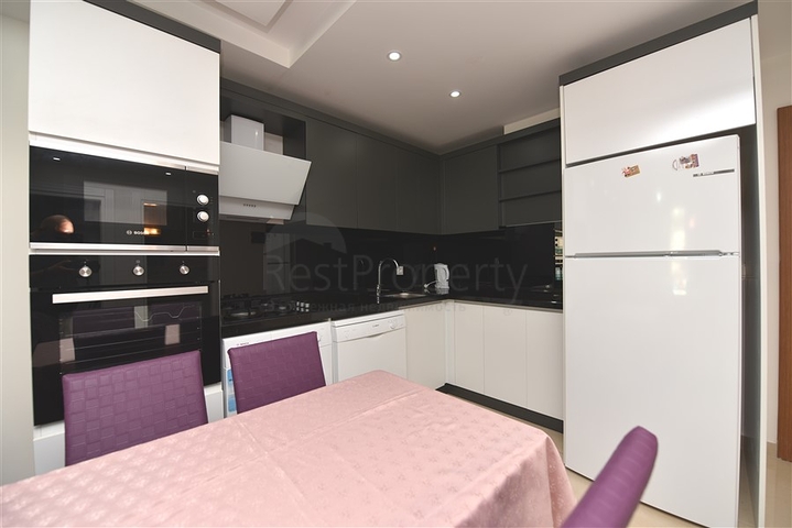 اطلالة بحر -شقة مؤثثة - غرفة وصالة -في مجمع 5 نجوم -كارجي جاك / الانيا 