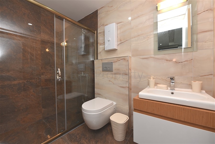 اطلالة بحر -شقة مؤثثة - غرفة وصالة -في مجمع 5 نجوم -كارجي جاك / الانيا 