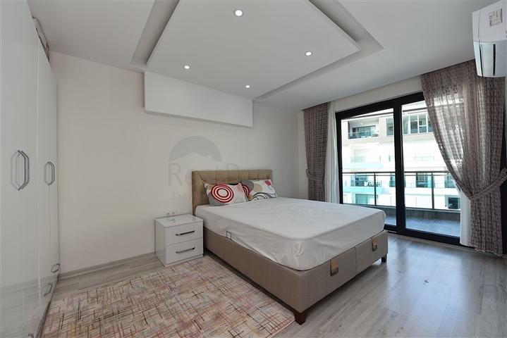 اطلالة بحر -شقة مؤثثة - غرفة وصالة -في مجمع 5 نجوم -كارجي جاك / الانيا 