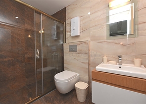 اطلالة بحر -شقة مؤثثة - غرفة وصالة -في مجمع 5 نجوم -كارجي جاك / الانيا 