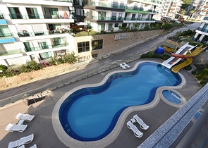 اطلالة بحر -شقة مؤثثة - غرفة وصالة -في مجمع 5 نجوم -كارجي جاك / الانيا 