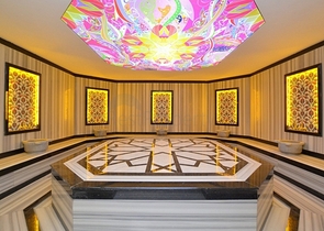 اطلالة بحر -شقة مؤثثة - غرفة وصالة -في مجمع 5 نجوم -كارجي جاك / الانيا 