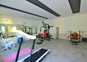 اطلالة بحر -شقة مؤثثة - غرفة وصالة -في مجمع 5 نجوم -كارجي جاك / الانيا 