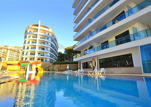 اطلالة بحر -شقة مؤثثة - غرفة وصالة -في مجمع 5 نجوم -كارجي جاك / الانيا 