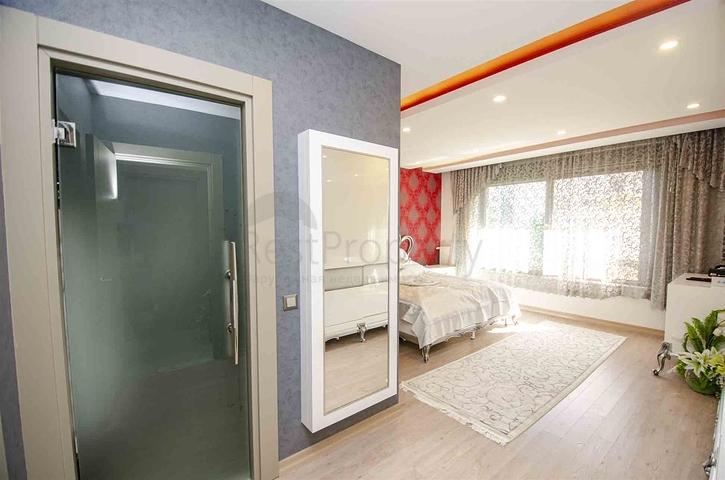 شقة راقية 5 + 1 مع مدخل للحديقة في اونجالي كونيالتي