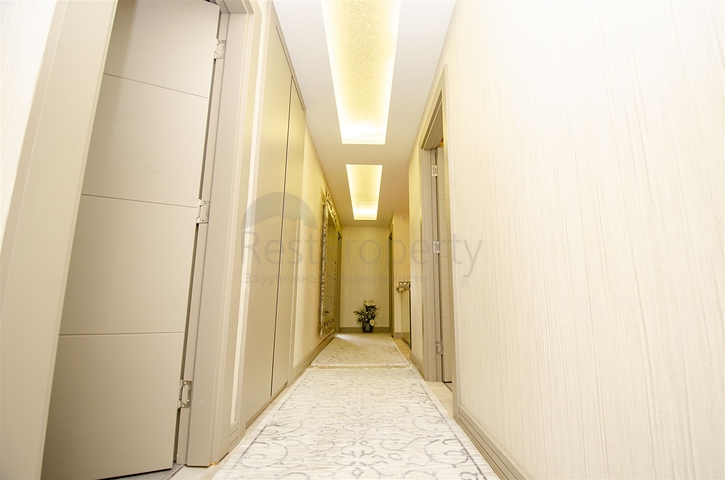 شقة راقية 5 + 1 مع مدخل للحديقة في اونجالي كونيالتي