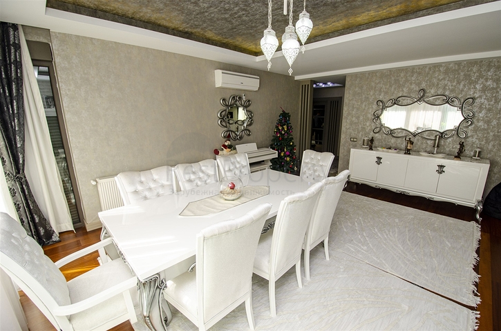 شقة راقية 5 + 1 مع مدخل للحديقة في اونجالي كونيالتي