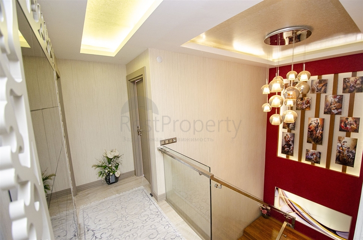 شقة راقية 5 + 1 مع مدخل للحديقة في اونجالي كونيالتي