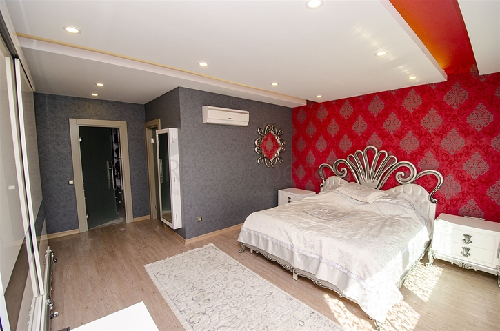 شقة راقية 5 + 1 مع مدخل للحديقة في اونجالي كونيالتي