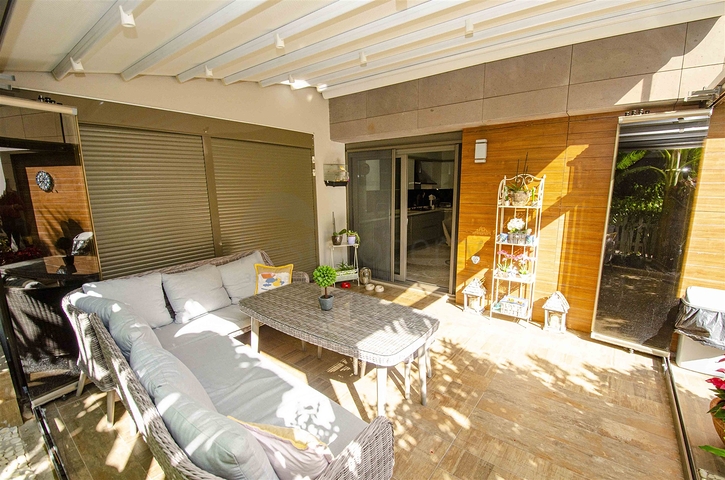 شقة راقية 5 + 1 مع مدخل للحديقة في اونجالي كونيالتي