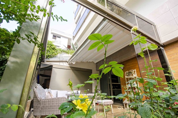 شقة راقية 5 + 1 مع مدخل للحديقة في اونجالي كونيالتي