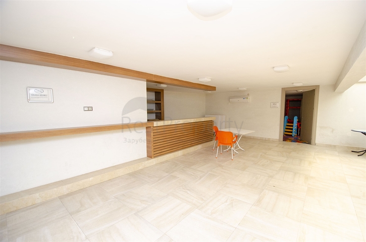 شقة راقية 5 + 1 مع مدخل للحديقة في اونجالي كونيالتي