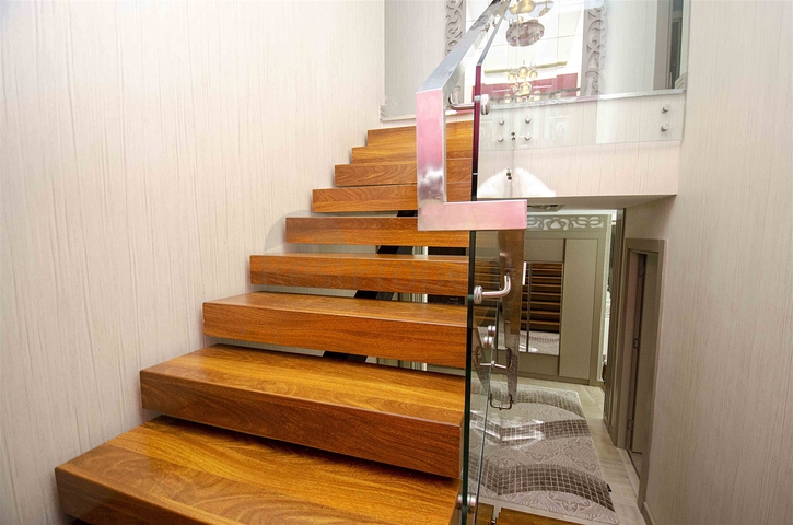 شقة راقية 5 + 1 مع مدخل للحديقة في اونجالي كونيالتي