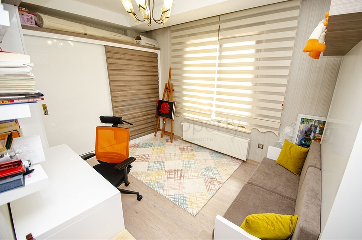 شقة راقية 5 + 1 مع مدخل للحديقة في اونجالي كونيالتي