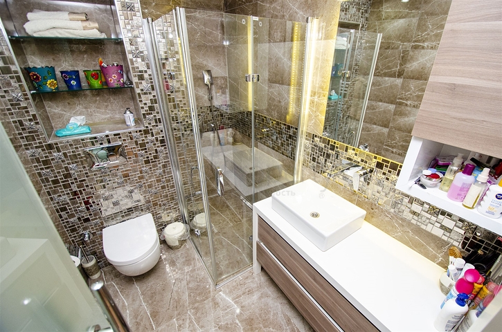 شقة راقية 5 + 1 مع مدخل للحديقة في اونجالي كونيالتي