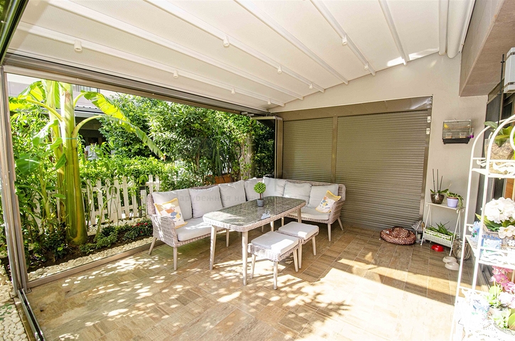 شقة راقية 5 + 1 مع مدخل للحديقة في اونجالي كونيالتي