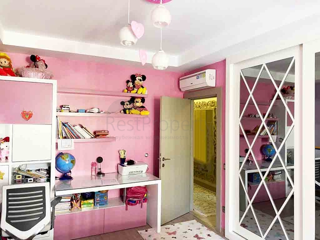 شقة راقية 5 + 1 مع مدخل للحديقة في اونجالي كونيالتي