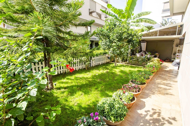 شقة راقية 5 + 1 مع مدخل للحديقة في اونجالي كونيالتي