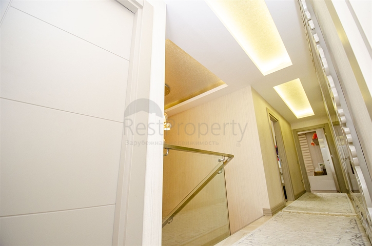 شقة راقية 5 + 1 مع مدخل للحديقة في اونجالي كونيالتي