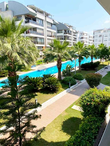 شقة راقية 5 + 1 مع مدخل للحديقة في اونجالي كونيالتي