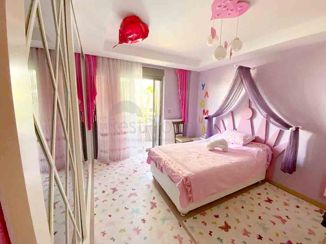 شقة راقية 5 + 1 مع مدخل للحديقة في اونجالي كونيالتي