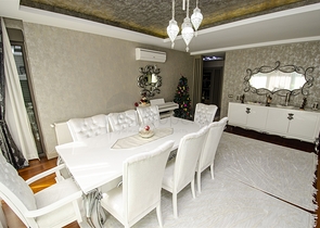 شقة راقية 5 + 1 مع مدخل للحديقة في اونجالي كونيالتي