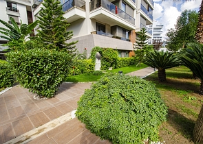 شقة راقية 5 + 1 مع مدخل للحديقة في اونجالي كونيالتي